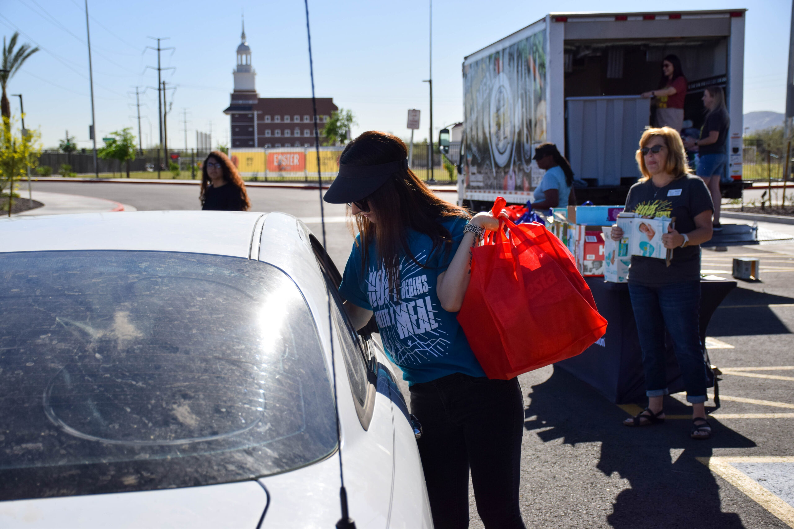 How Does a Mobile Food Pantry Work?
